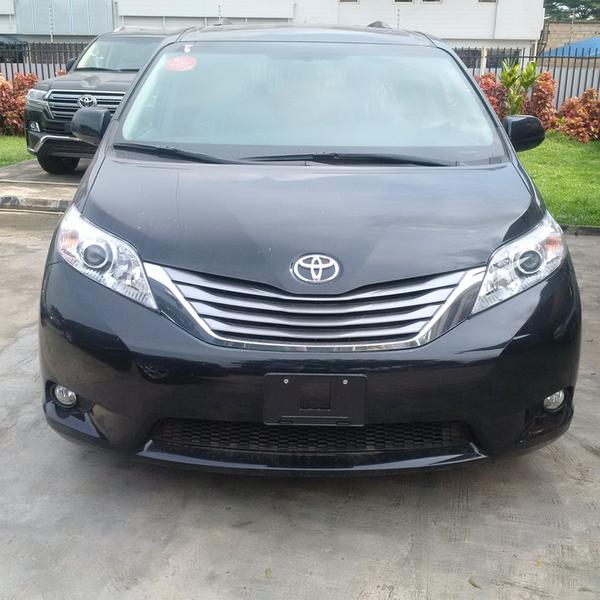 Toyota RAV4 • 2015 • 580,000 km 4