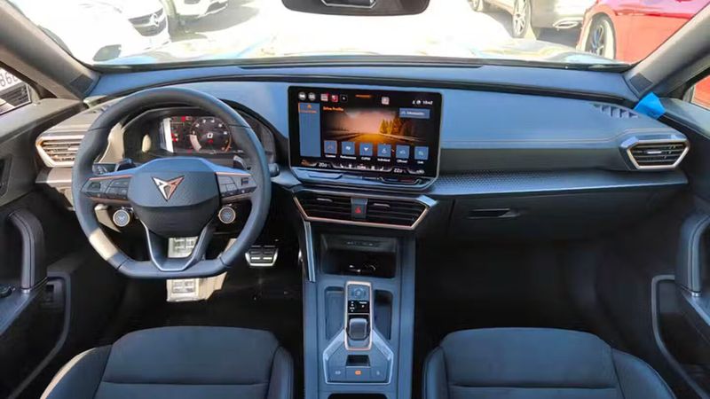 Seat Leon • 2025 • 7,400 km 11