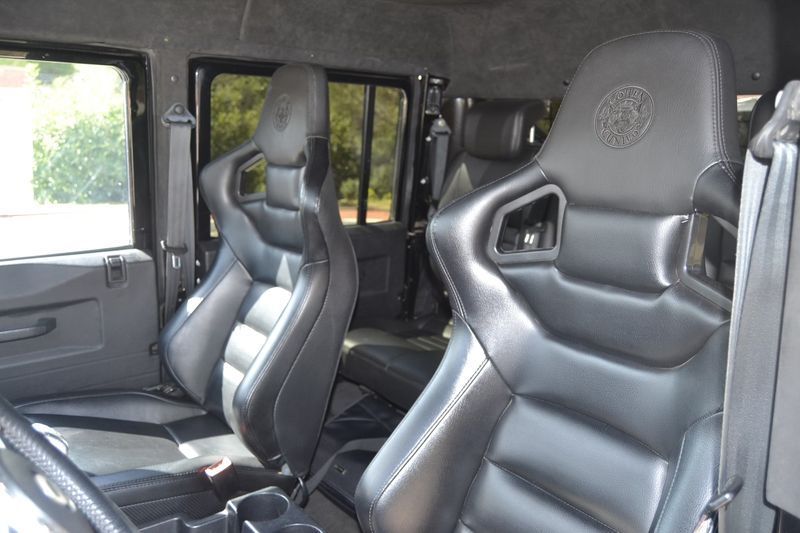 Land Rover Defender • 2010 • 147,000 km 2