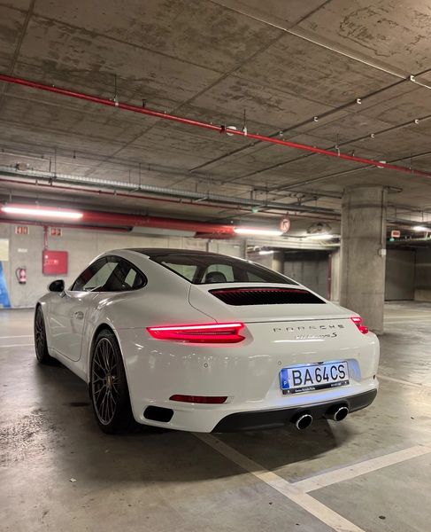 Porsche 911 Carrera • 2015 • 80,000 km 1