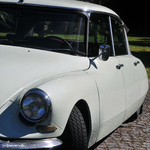 Citroën DS5 • 1993 • 4,347 km 3