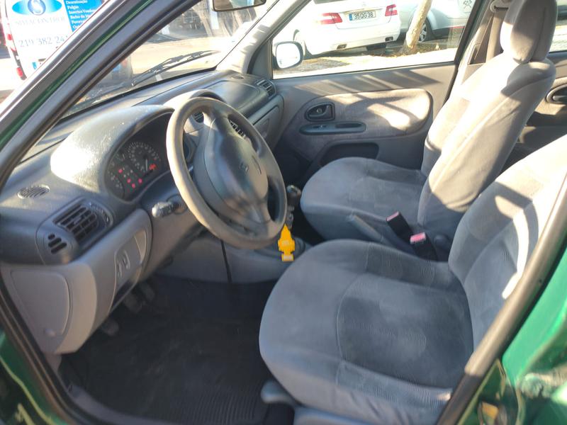 Renault Clio • 2000 • 166,644 km 7