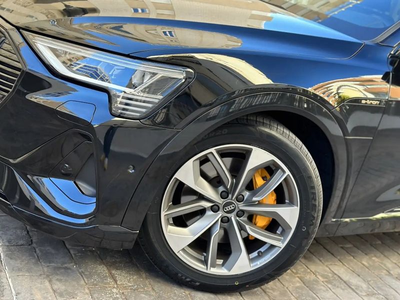 Audi e-tron • 2020 • 80,400 km 4