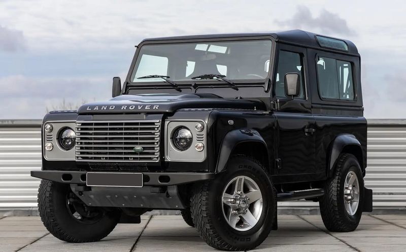 Land Rover Defender • 2012 • 83,000 km 1