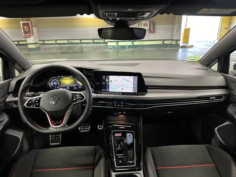 Volkswagen Golf • 2023 • 20,600 km 2