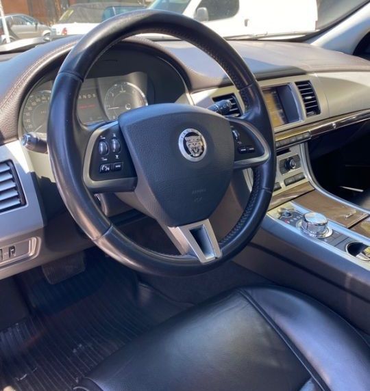 Jaguar XF • 2011 • 279,000 km 3