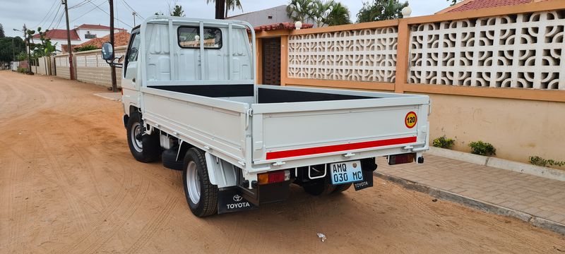 Toyota Dyna • 1996 • 245,000 km 3