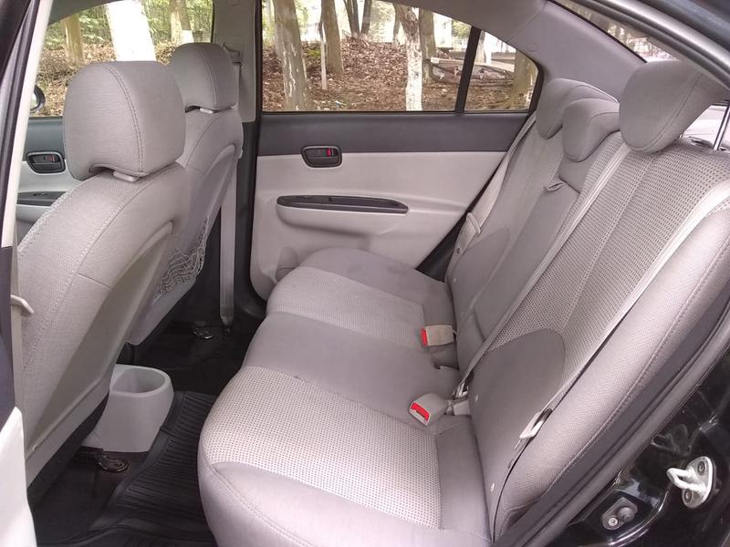 Dodge Attitude • 2009 • 141,000 km 2