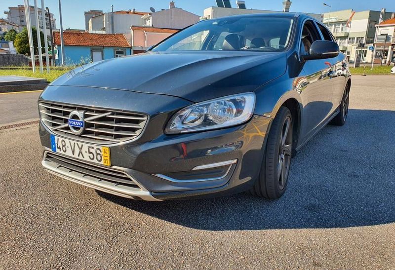 Volvo V60 • 2014 • 170,000 km 1