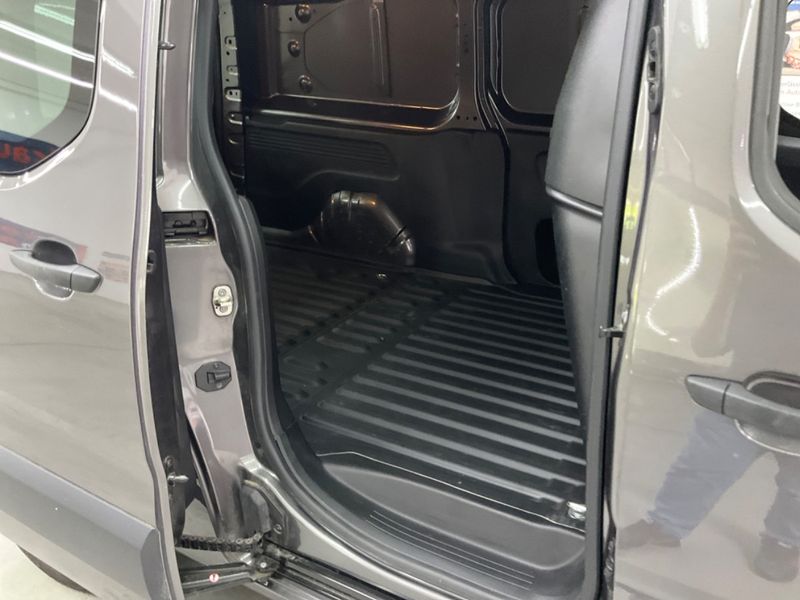 Citroën Berlingo • 2021 • 56,000 km 3