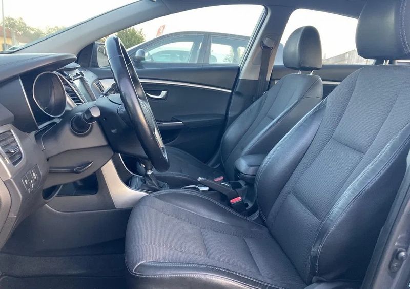 Hyundai Ioniq Hybrid • 2016 • 209,600 km 1