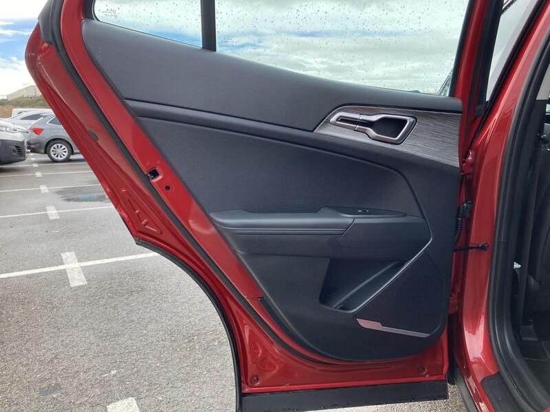 Kia Sportage • 2023 • 16,359 km 17