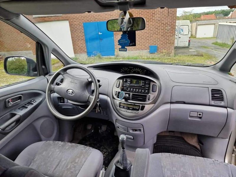 Toyota Previa • 2001 • 239,000 km 2