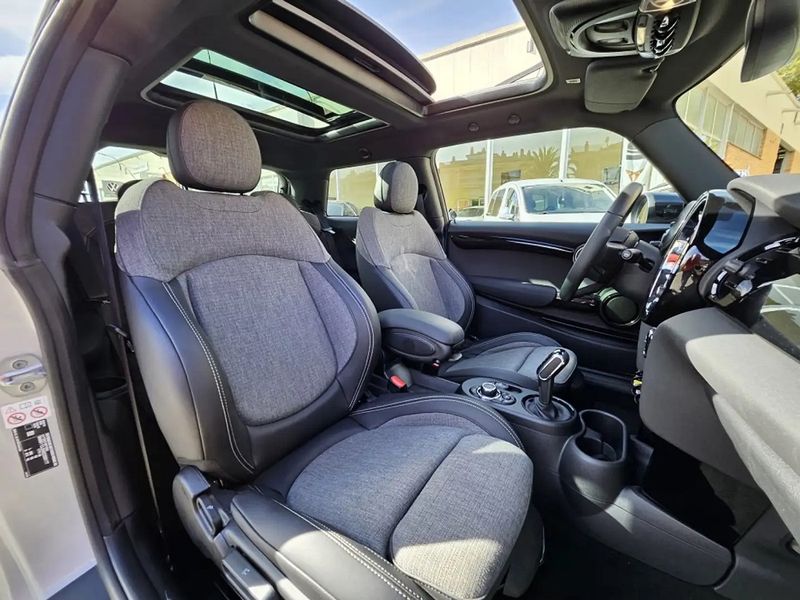 MINI Cooper • 2022 • 24,000 km 10