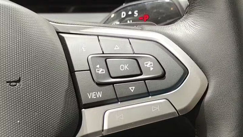 Volkswagen Tiguan • 2024 • 3,052 km 11