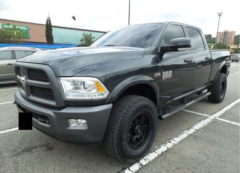 Dodge Ram Pickup 2500 • 2013 • 140,000 km 1