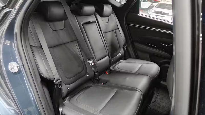 Hyundai Tucson • 2023 • 32,605 km 8