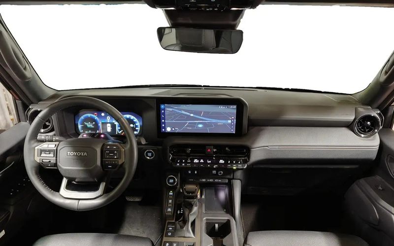 Toyota Land Cruiser • 2024 • 6,583 km 6