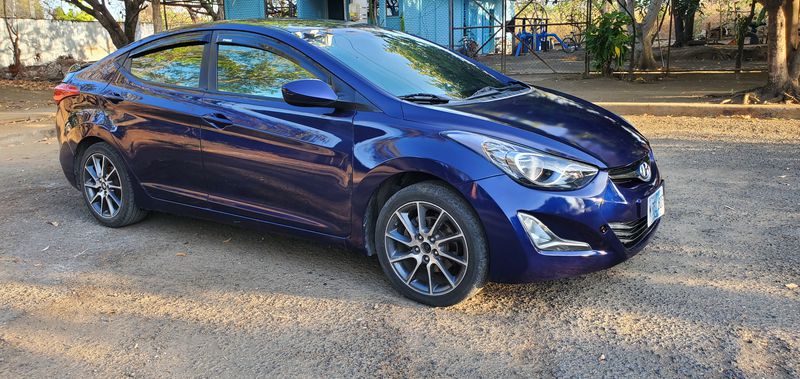 Hyundai Elantra • 2012 • 144,000 km 8