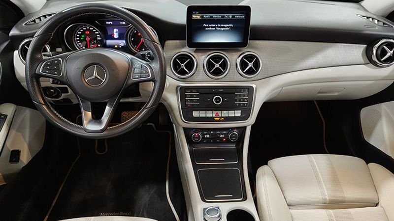 Mercedes-Benz GLA • 2018 • 82,000 km 4