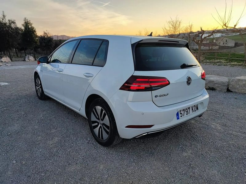Volkswagen Golf • 2017 • 90,000 km 3
