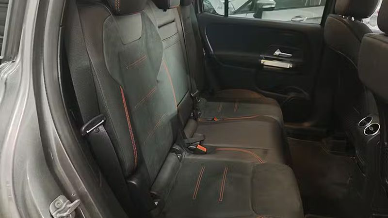 Mercedes-Benz GLB-Class • 2024 • 3,912 km 10