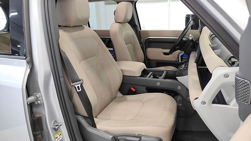 Land Rover Defender • 2020 • 70,205 km 14