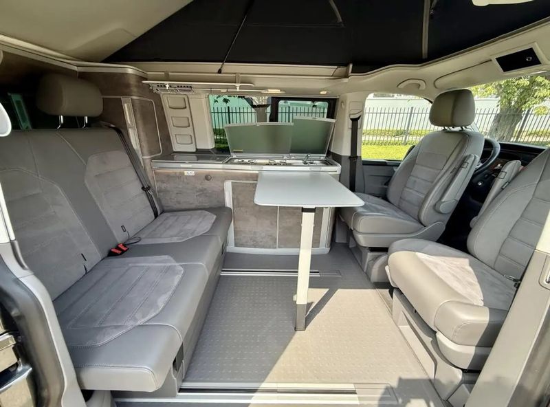 Volkswagen California • 2022 • 42,000 km 11