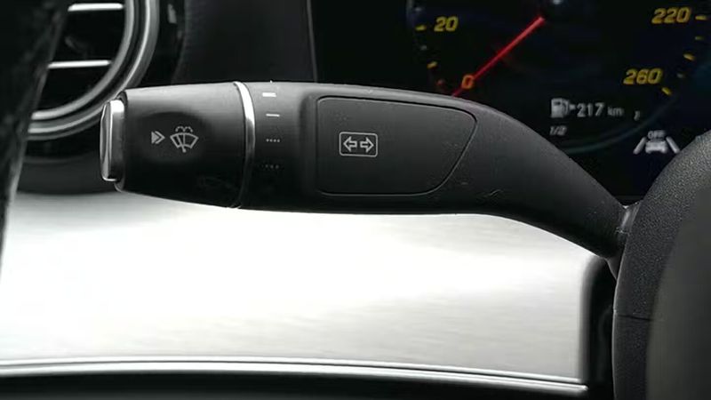 Mercedes-Benz E • 2020 • 115,784 km 16