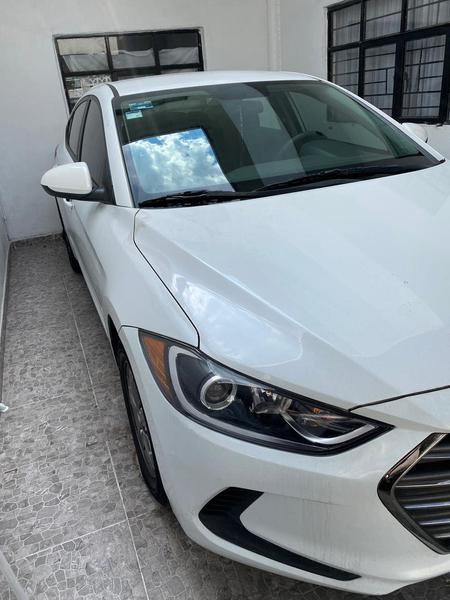 Hyundai Elantra • 2017 • 62,000 km 3