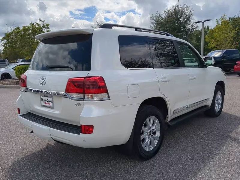 Toyota Land Cruiser • 2020 • 37,380 km 2