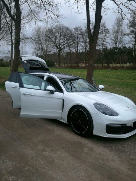 Porsche Panamera • 2018 • 82,000 km 2