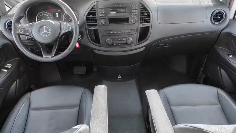 Mercedes-Benz 115 • 2019 • 120,138 km 4