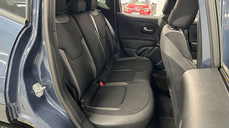 Jeep Renegade • 2023 • 123 km 11