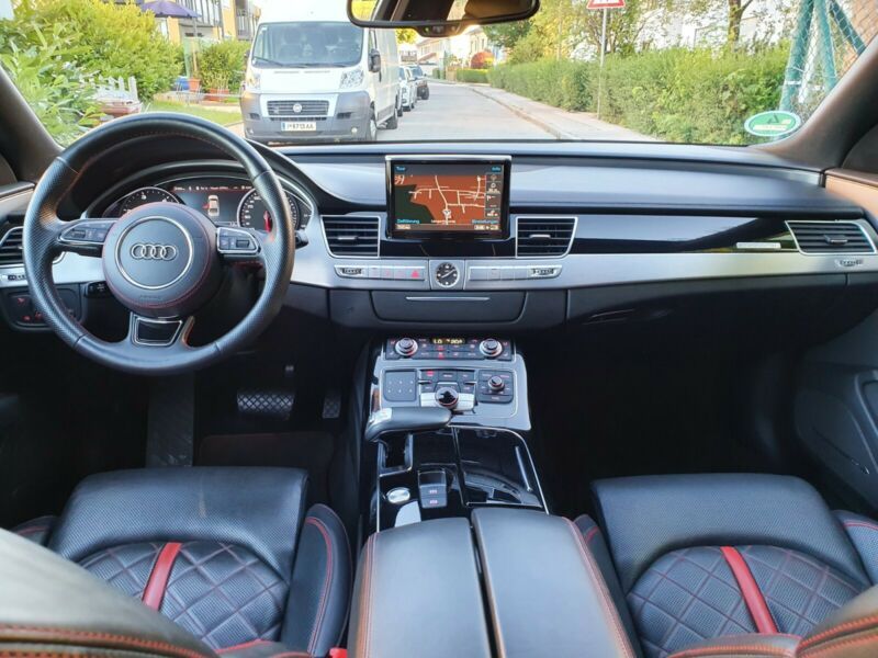 Audi A8 • 2015 • 108,000 km 5