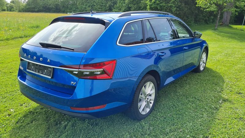 Škoda Superb • 2020 • 83,445 km 4