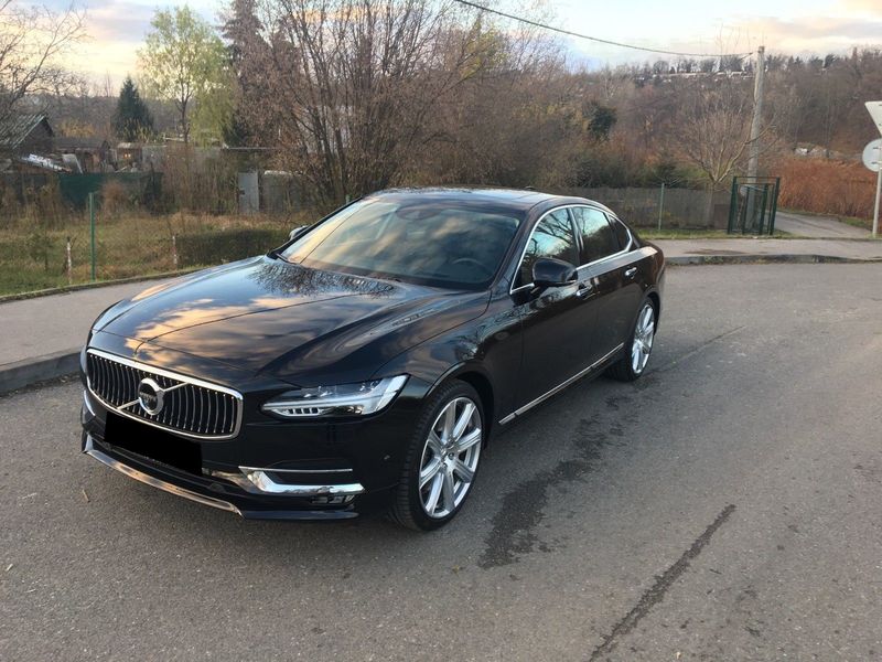 Volvo S90 • 2016 • 155,000 km 4