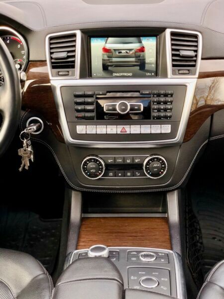 Mercedes-Benz GL • 2015 • 208,000 km 4