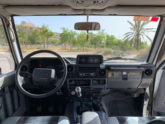 Toyota Land Cruiser • 1989 • 171,000 km 7