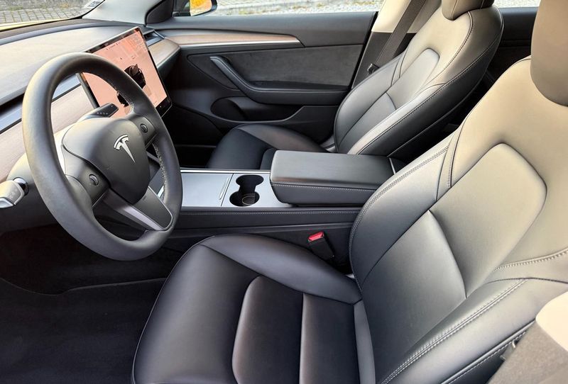 Tesla Model 3 • 2023 • 50,000 km 3