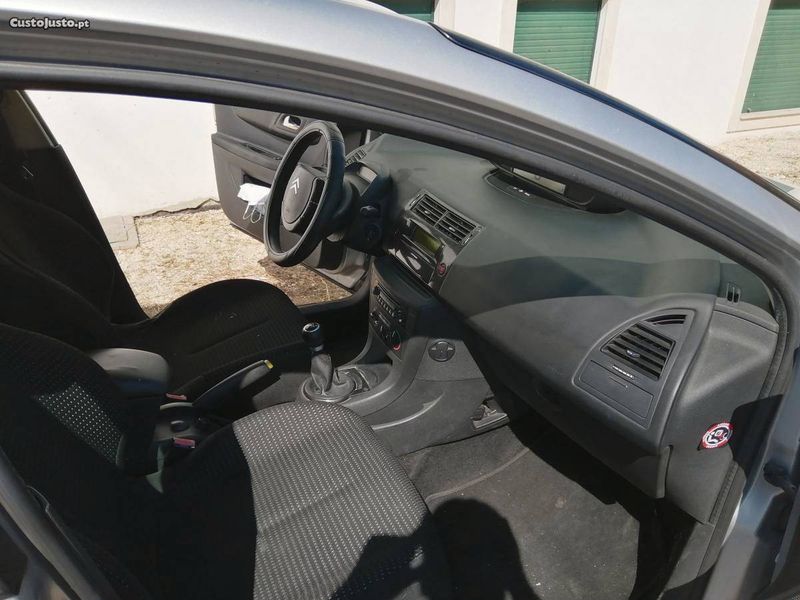 Citroën C4 • 2008 • 250,000 km 6