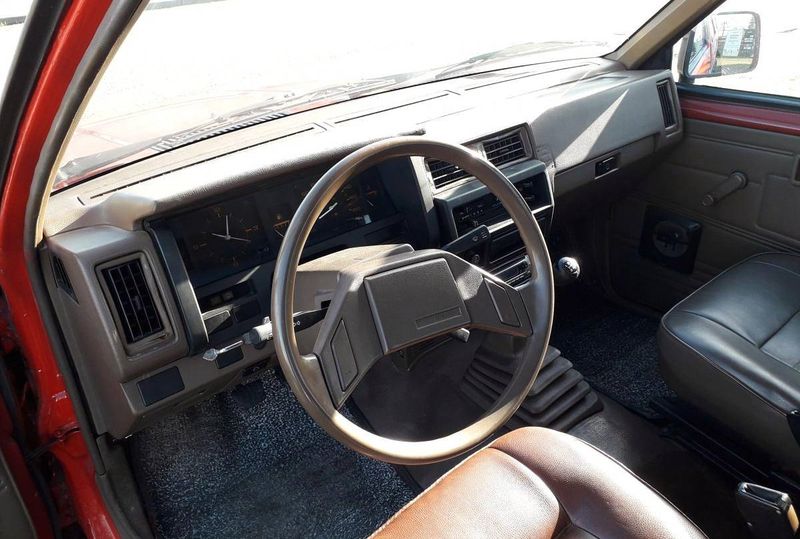 Nissan Pickup • 1990 • 250,000 km 6