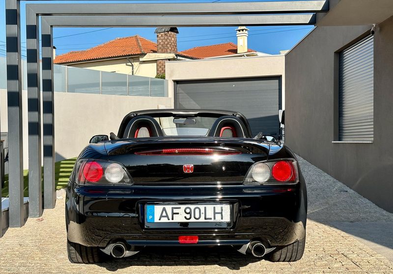 Honda S2000 • 2000 • 160,000 km 2