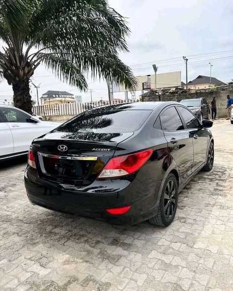 Hyundai Accent • 2016 • 32 km 2