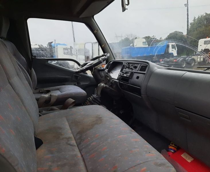 Mitsubishi Fuso canter • 2009 • 33,000 km 5