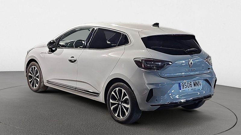 Renault Clio • 2024 • 6,088 km 3