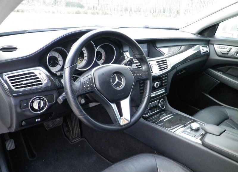 Mercedes-Benz CLS • 2011 • 90,000 km 4