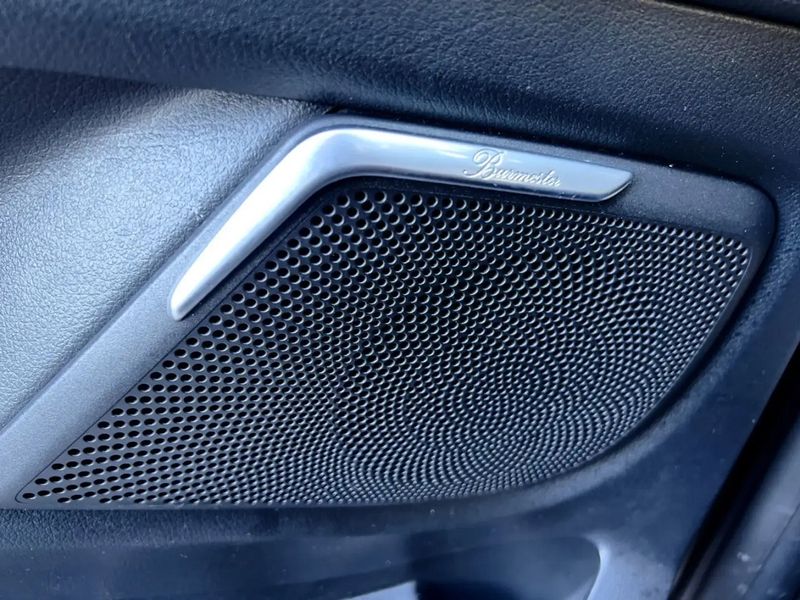 Mercedes-Benz 310 Van • 2019 • 81,000 km 8