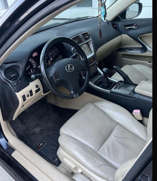 Lexus IS • 2006 • 300 km 11