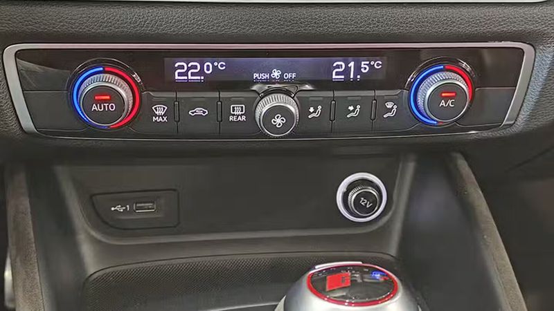 Audi RS 3 • 2019 • 102,216 km 38